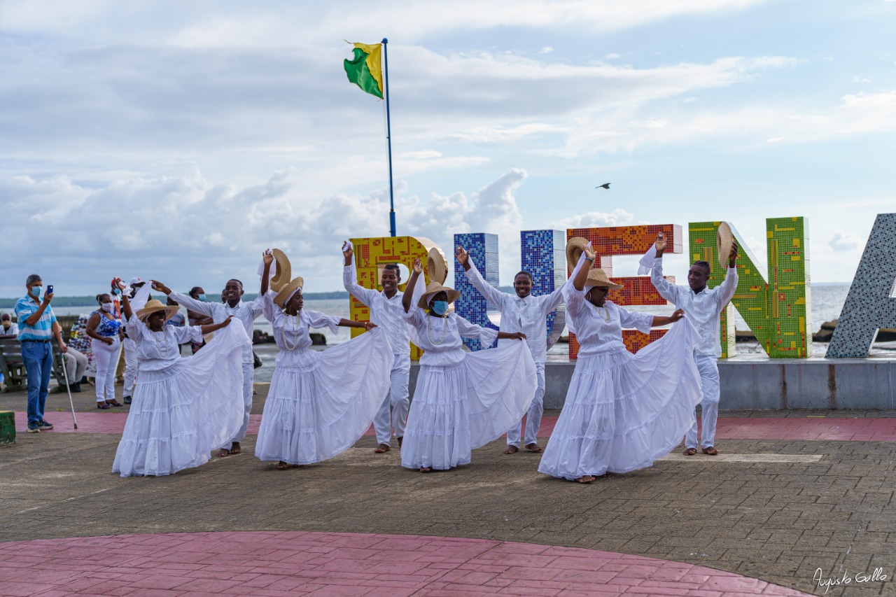 Renacer Pacífico danza tradicional