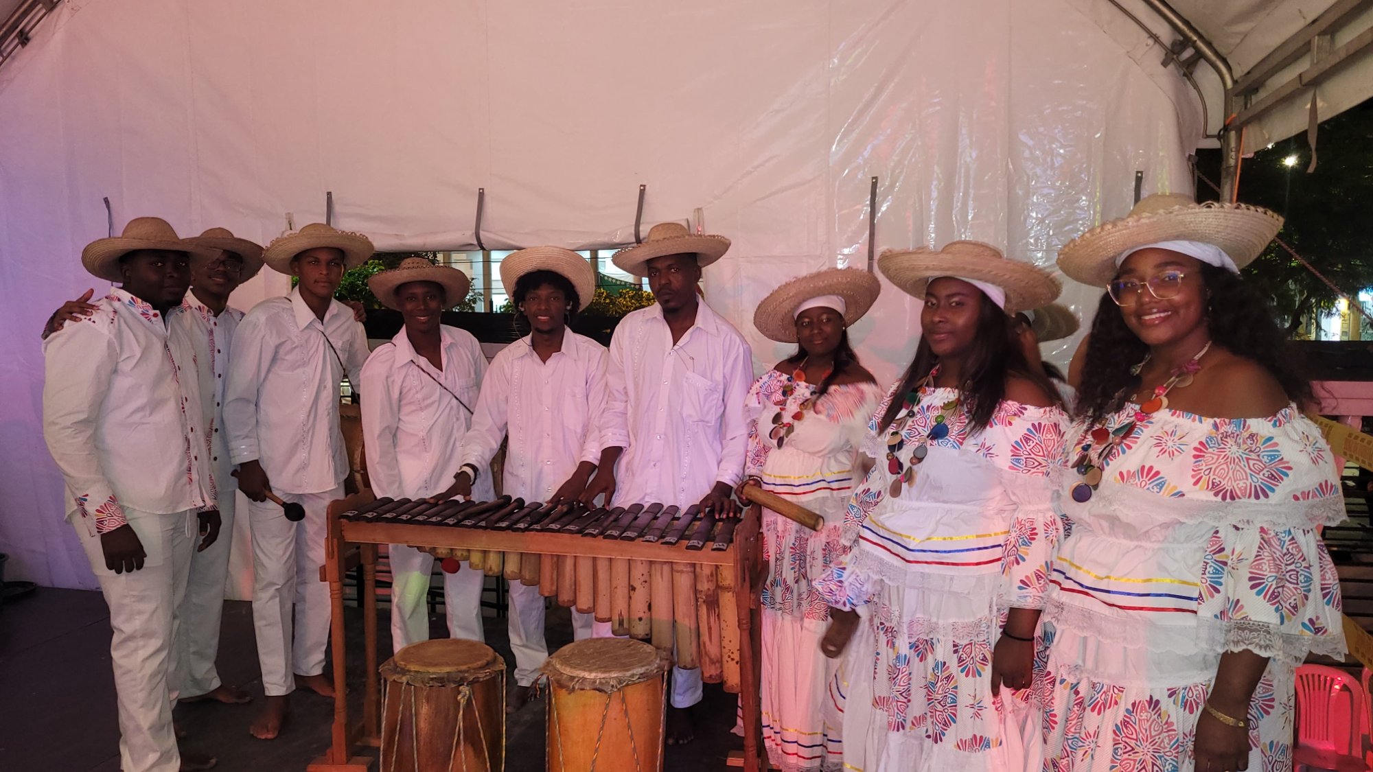 Tamafri con marimba e instrumentos tradicionales